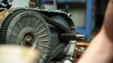 A man in work gloves assembles a CVT box for an ATV, repair work Vidéo 156078637
