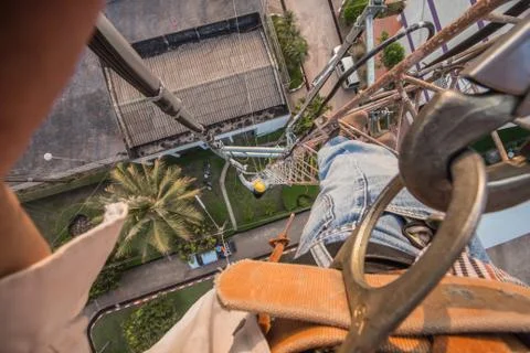 The man work on high antenna pole 库存照片