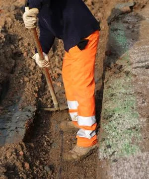 Man at work in the trench in the roadwork Stock-Fotos
