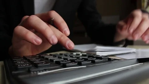Man working with calculator Video stock 71613968