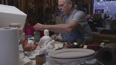 Man working with ceramics 動画素材 74930867