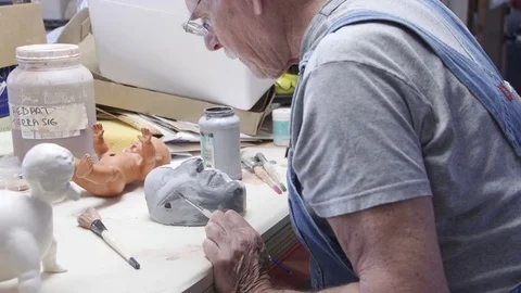 Man working with ceramics 動画素材 74930875