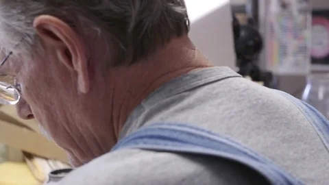 Man working with ceramics 動画素材 74930973