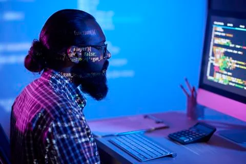 Man working on computer in IT office Foto stock