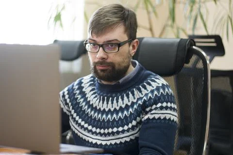Man Working On Computer In IT Office, Sitting At Desk Writing Codes 스톡 사진