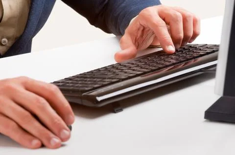 Man working at a computer keyboard Foto stock