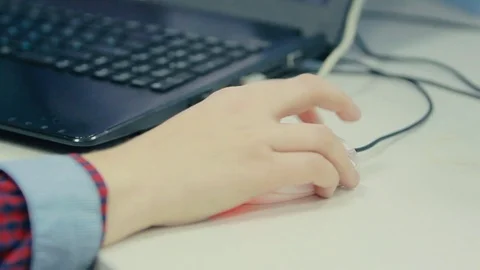 Man working on a computer mouse Stockbeeldmateriaal 71216074