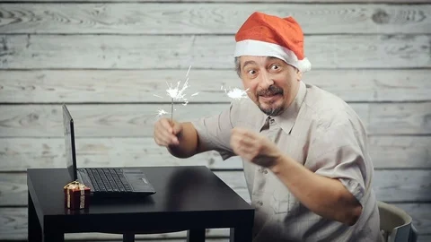 A man working at a computer in the new year 库存影片 98333911