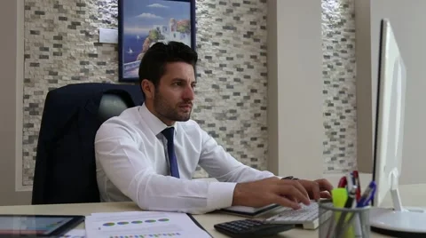 Man working computer office 스톡 동영상 67401965