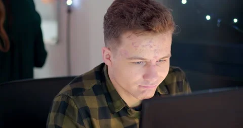Man working on computer in office Stock-Footage 144269860
