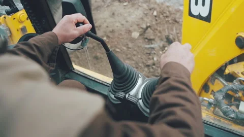Man is working in excavator, he controls machine with handlebars, Vidéo 148820754