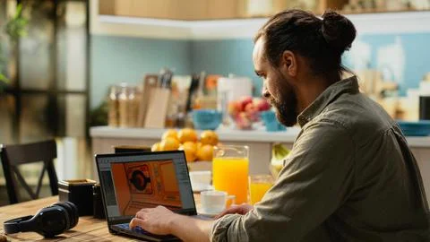 Man working from home, game developer, design interactive gaming software Foto stock