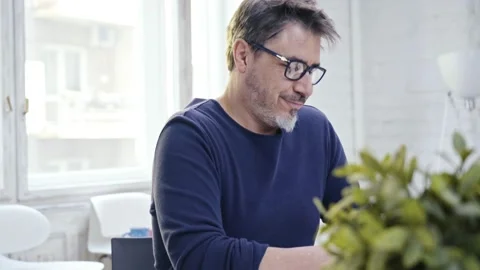 Man working at home with laptop 스톡 동영상 149202230