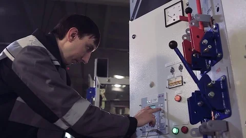 Man working to install electric apparatus. Stock-Footage 77106537
