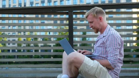 Man working on a laptop on the background of the city Video stock 202396005