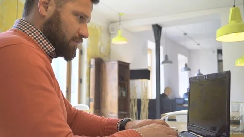Man working on laptop computer, analyzing data from calendar, close profile shot Vídeo Stock 73292673