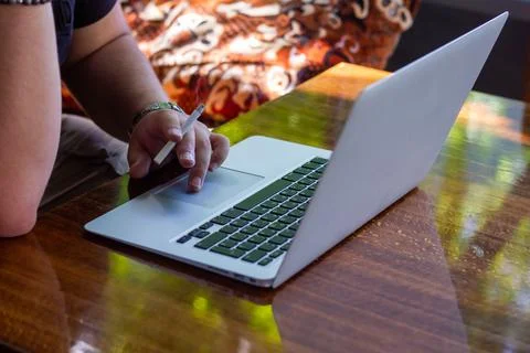 Man working on laptop computer, young man using laptop Foto stock