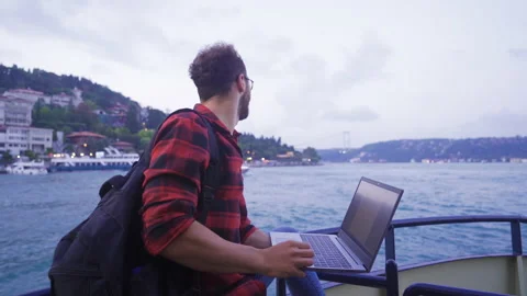 Man working on laptop on ferry. Vídeo Stock 212783191