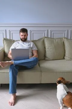 Man working on laptop Foto stock