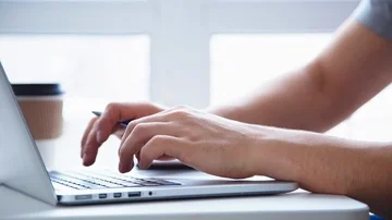 Man working on laptop placed on wooden desk Stock-Footage 85632065