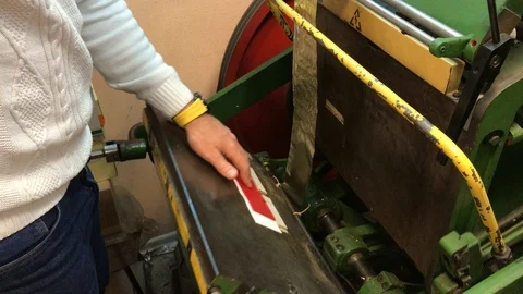 Man working on the machine Vídeos de archivo 102643754