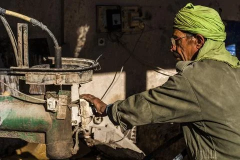 A man working with marble Stock Photos