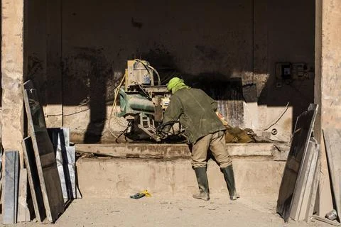 A man working with marble Stock Photos
