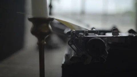 A man working with old typewriter close-up Stock-Footage 72633917