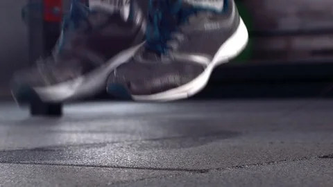 Man working out jumping rope in a gym Stockbeeldmateriaal 77325367