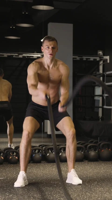 Man working out with ropes Video stock 224833621