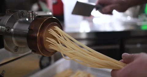 Man working with Pasta manufacture machine - Home made pasta Vídeos de archivo 162550765