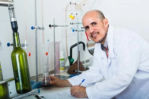 Man working with quality tests Stock-Fotos