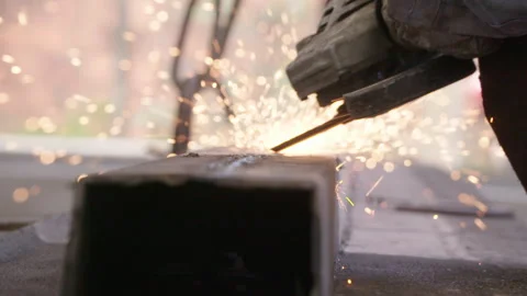 Man working steel part with grinder disc. Spark Vídeos de archivo 257570574