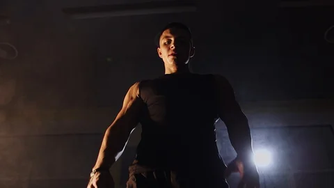 Man workout at gym 스톡 동영상 86941994