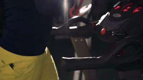 Man workout with simulator in the gym 4k Vídeo Stock 63352299