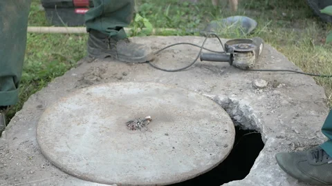 Man works circular saw. Stock Footage 89864171