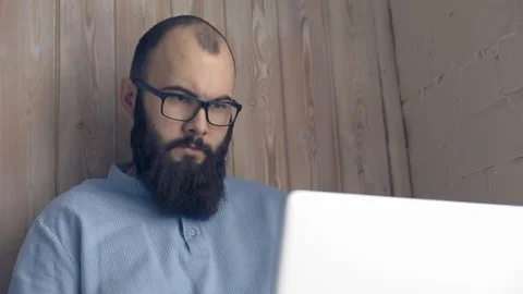 A man works on a laptop, a freelancer develops new goals 動画素材 104262555