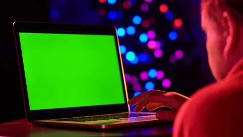 A man works for laptops with a green screen. Video stock 85286045