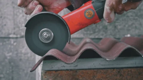Man Works as a Slate Grinder Vídeo Stock 252655875