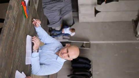 A man wrigt on paper Video stock 91823637