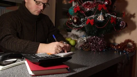 Man writes a list of gifts Video stock 100753847