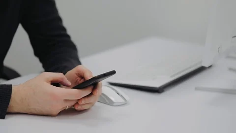 The man writes the message on his smartphone, cropping hands Stock Footage 106498594