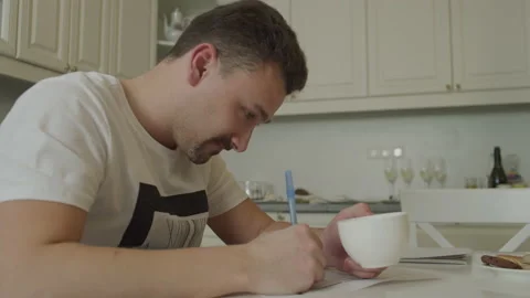 Man writes on paper 스톡 동영상 168783424