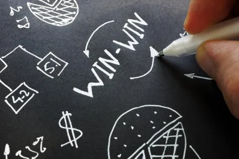 Man is writing Win-Win negotiation or solution. 스톡 사진