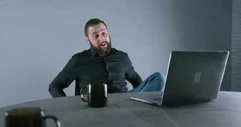 The manager communicates emotionally with the client via video. Video stock 137739011