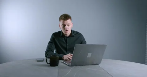 The manager dances in the workplace Video stock 137670207