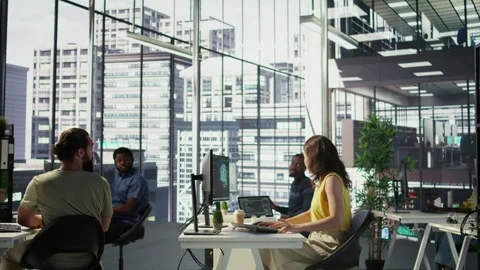 Manager discussing with employees in office, developing artificial intelligence Video stock 318163178