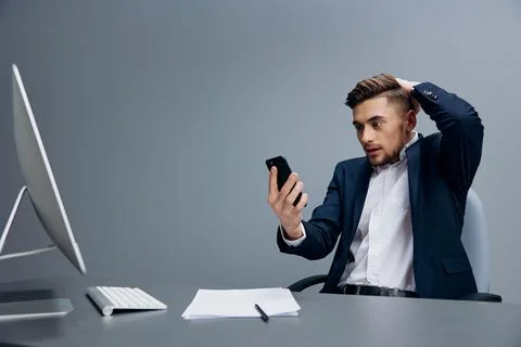 Manager emotions problems with documents on the table technologies 스톡 사진