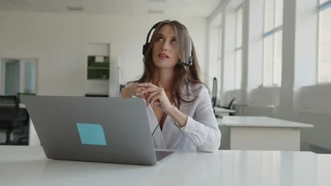 Manager explains something to the customer Video stock 157968081