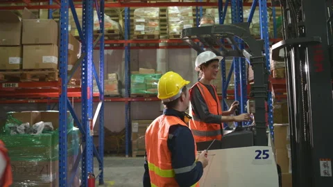 Manager with foreman discuss about the equipment Stock Footage 255226136
